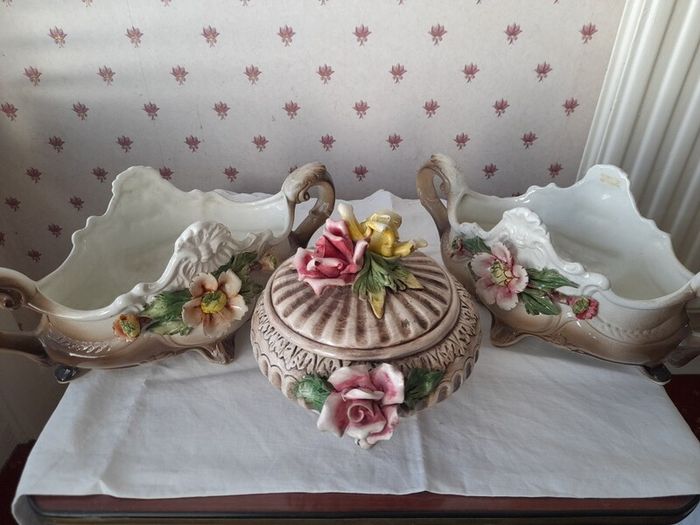 Italian pottery Capodimonte/Bassano