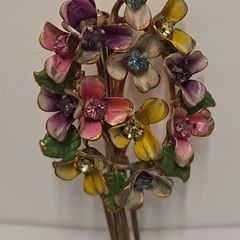 Vintage brooch flower bouquet