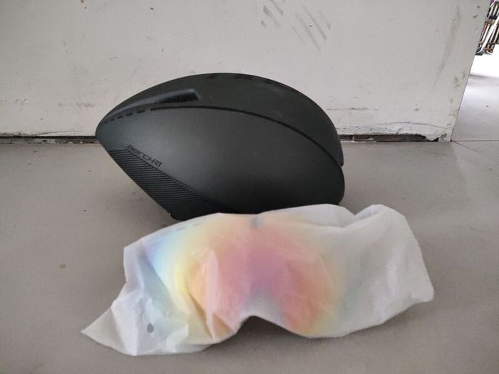 Aero bike helmet