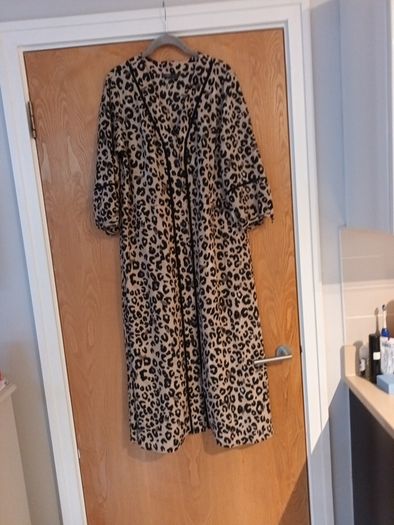 M&S Dress.   S.14. New- No Tag.