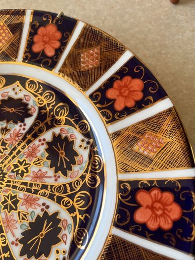 1128 a"Old Imari" pattern 11" Wall plate