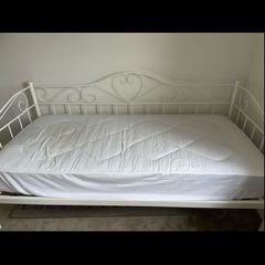 White Metal Day Bed