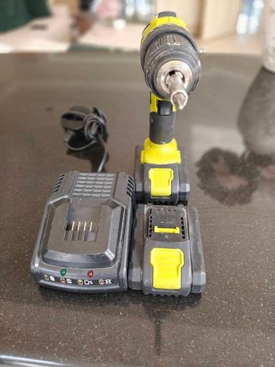 Battery Drill with 2 batteries