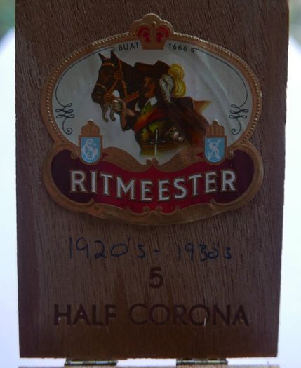 Vintage Half Corona Ritmeester vintage wooden cigar box