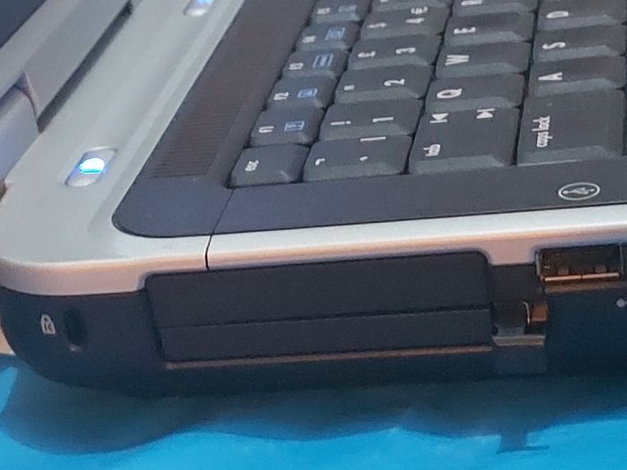 HP Pavilion zv6000, .5GB Ram, 60GB HDD, Original Windows XP, Real Genuine Vintage Laptop in excellent condition