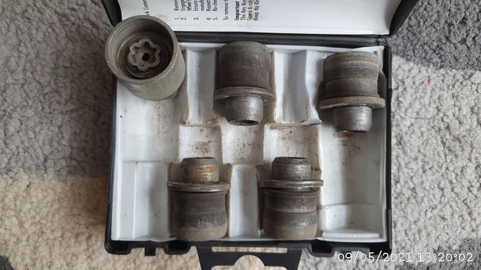 TOYOTA lock nuts - genuine
