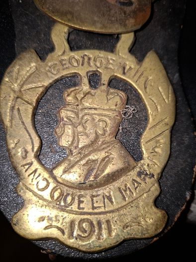 Set of Five Old Brass Horse Medallions on a black strap, a Commemorative 1911 King George V and Queen Mary design at the bottom, Postage Available