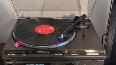 TECHNICS SL-BD3 turntable.Full Auto. Like new. New belt.