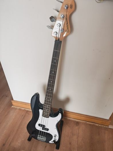 Encore Blaster Series 4 String Bass Guitar  Black + Stand