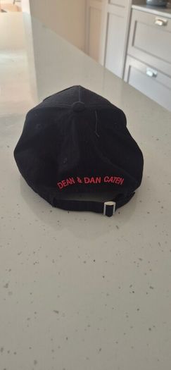 D Squared caps. 15 euro each or 25 for the pair. Bought in London last year. Never worn. Gave 25 euro each.