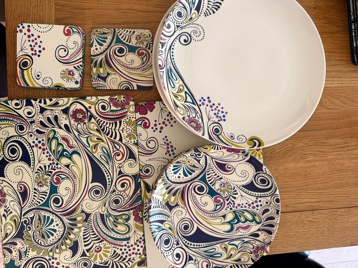 Monsoon Home by Denby Paisley collection plates + Matching Placemats & Coasters