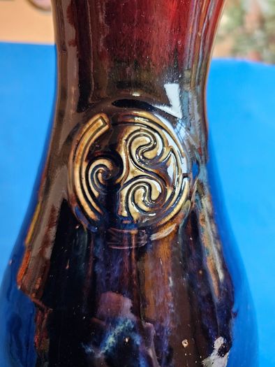 Beautiful Stately Colm De Ris Vase