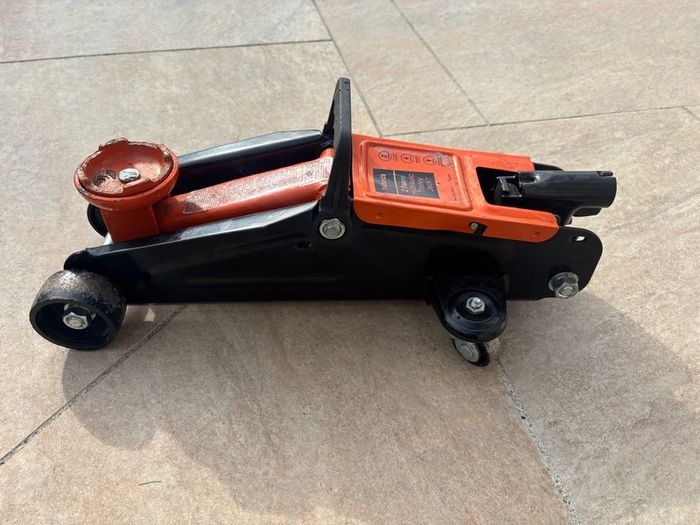 Trolley Jack low profile for cars. Vans etc