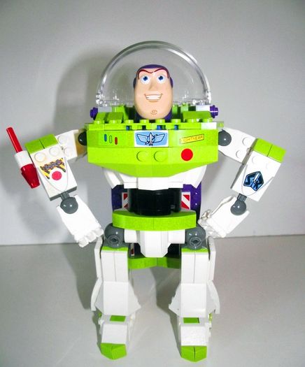 Lego Toy story 7592: Construct-a-Buzz (2010)