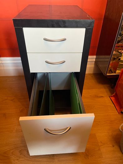 Wheeled desk drawer cabinet