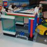 Lego City Service Station 7993 Full Set with car wash! Image 8
