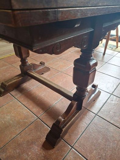 extendable sold wood dining table