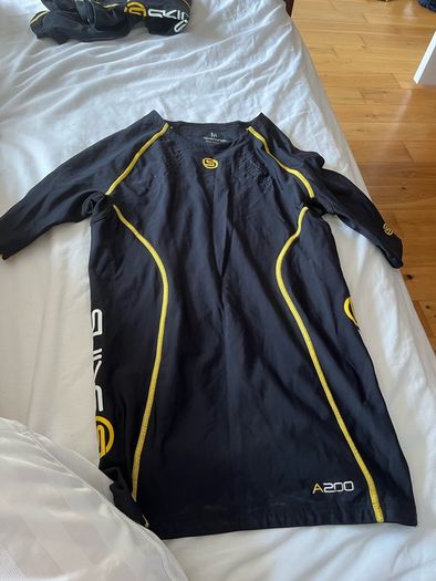 Medium Compression Tops. Incl postage.