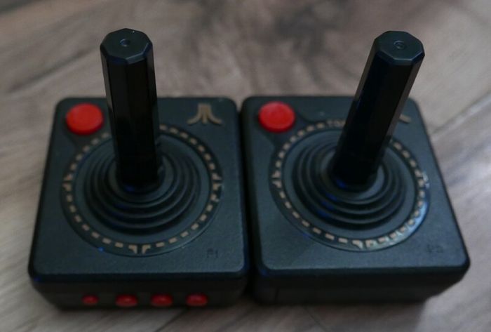 Atari Flashback 8 Gold Console AR3620 HD 120 Games with 2 Wireless Joysticks