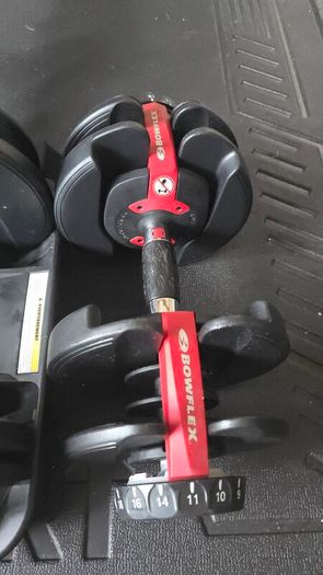 Pair of Bowflex 552i Adjustable Dumbbells 2-24kg