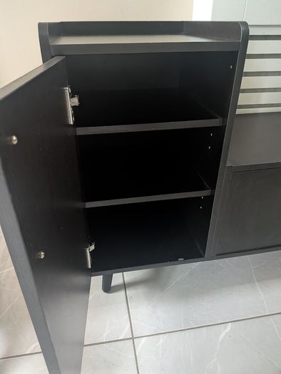 Shoe cabinet