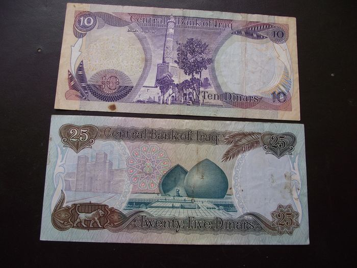 Lot of 2 notes from Iraq (1922-1986)