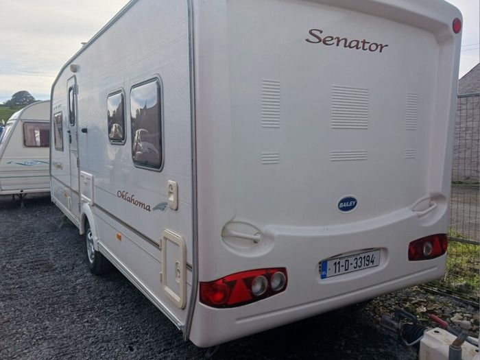2005 bailey senator caravan fixed bed