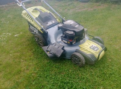 Self drive lawnmower