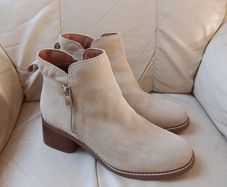 River Island suede beige boots