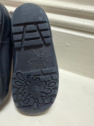 Navy kids wellies - size 6