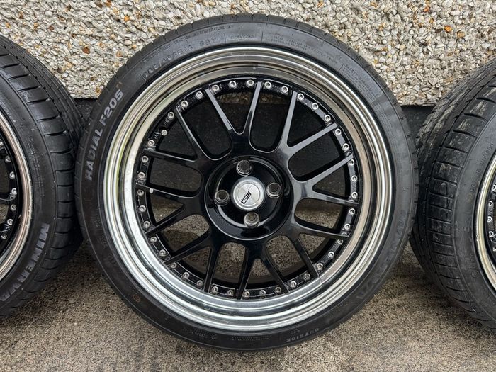 18 inch SSR Professor MS1 split wheels.