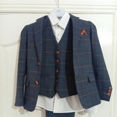boys communion suit aged 8