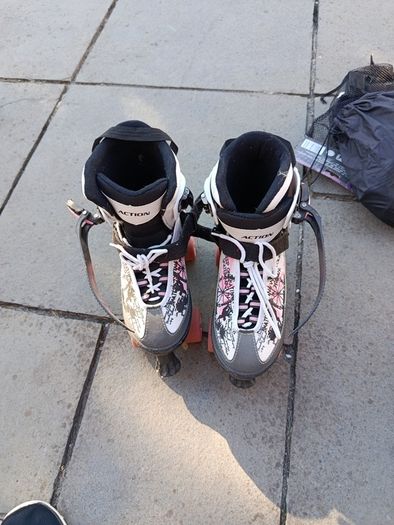 Girls skates, blades, pads and helmet