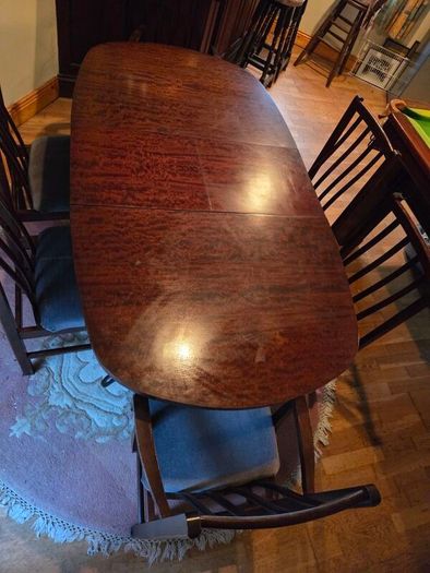 Mahogony Dining room table and 6 chairs