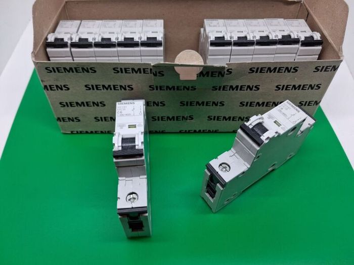 Postage - 12 x Siemens 5SY6106-7 MCB C6 1-Pole