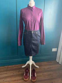 Tommy Hilfiger ladies purple polka dot shirt. Size 10