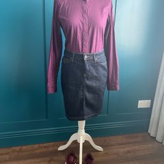 Tommy Hilfiger ladies purple polka dot shirt. Size 10