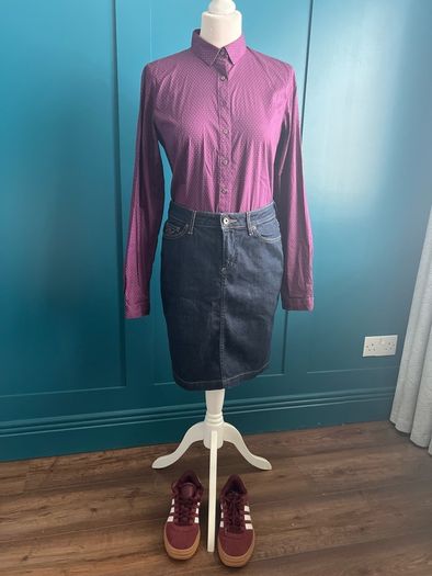 Tommy Hilfiger ladies purple polka dot shirt. Size 10