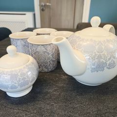 Tea Set "Free to take away"