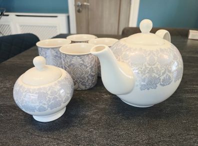 Tea Set "Free to take away"