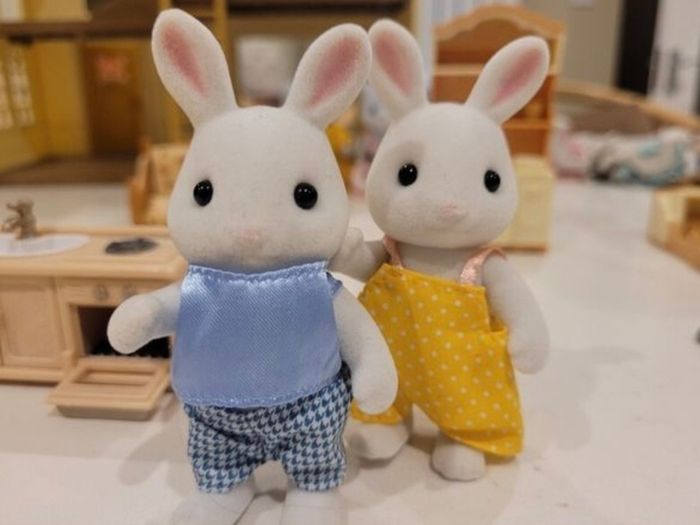 Sylvanian Family House, furniture & figures