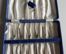 Made in Ireland - Vintage Newbridge Boxed Set of 6 Silver-Plated Pastry Forks