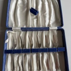 Made in Ireland - Vintage Newbridge Boxed Set of 6 Silver-Plated Pastry Forks