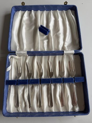 Made in Ireland - Vintage Newbridge Boxed Set of 6 Silver-Plated Pastry Forks