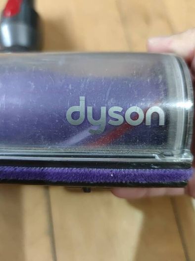 Dyson anti-tangle brush