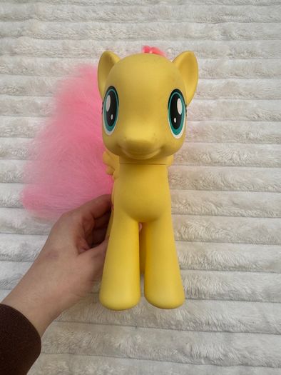 My Little Pony Styling approx. 21 cm.  Fluttershy Brushable Pony 2013 Used Please see photos