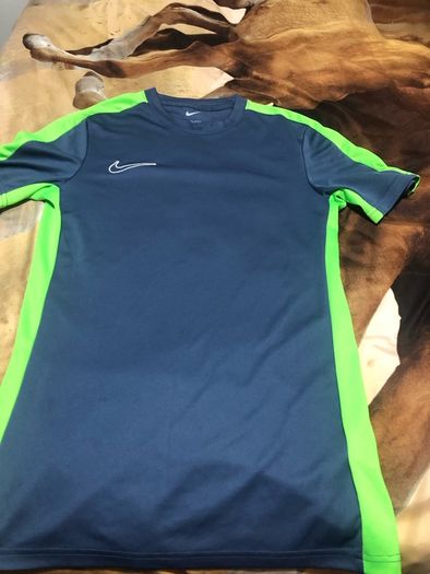 Boys nike top size S