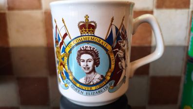 Vintage Queen Elizabeth II silver jubilee souvenir mug