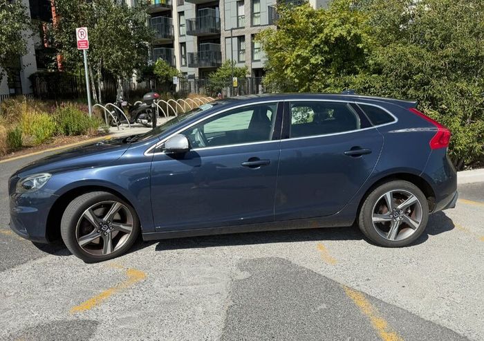 Volvo (2014) V40 D3 R-design Automatic  161k Km