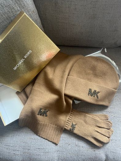 Set of scarf, hat and gloves Michael Kors